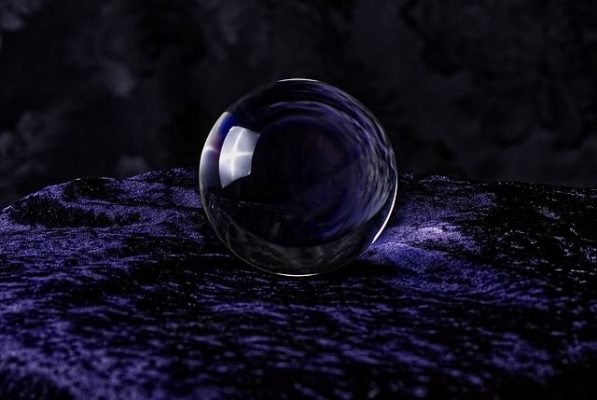 La bola de cristal videncia y tarot 1